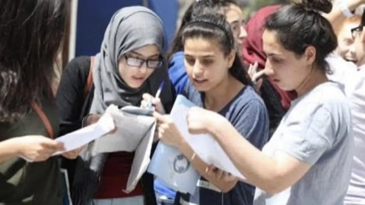 توزيع درجات امتحان اللغة الفرنسية يثير ردود فعل الطلاب وأولياء الأمور